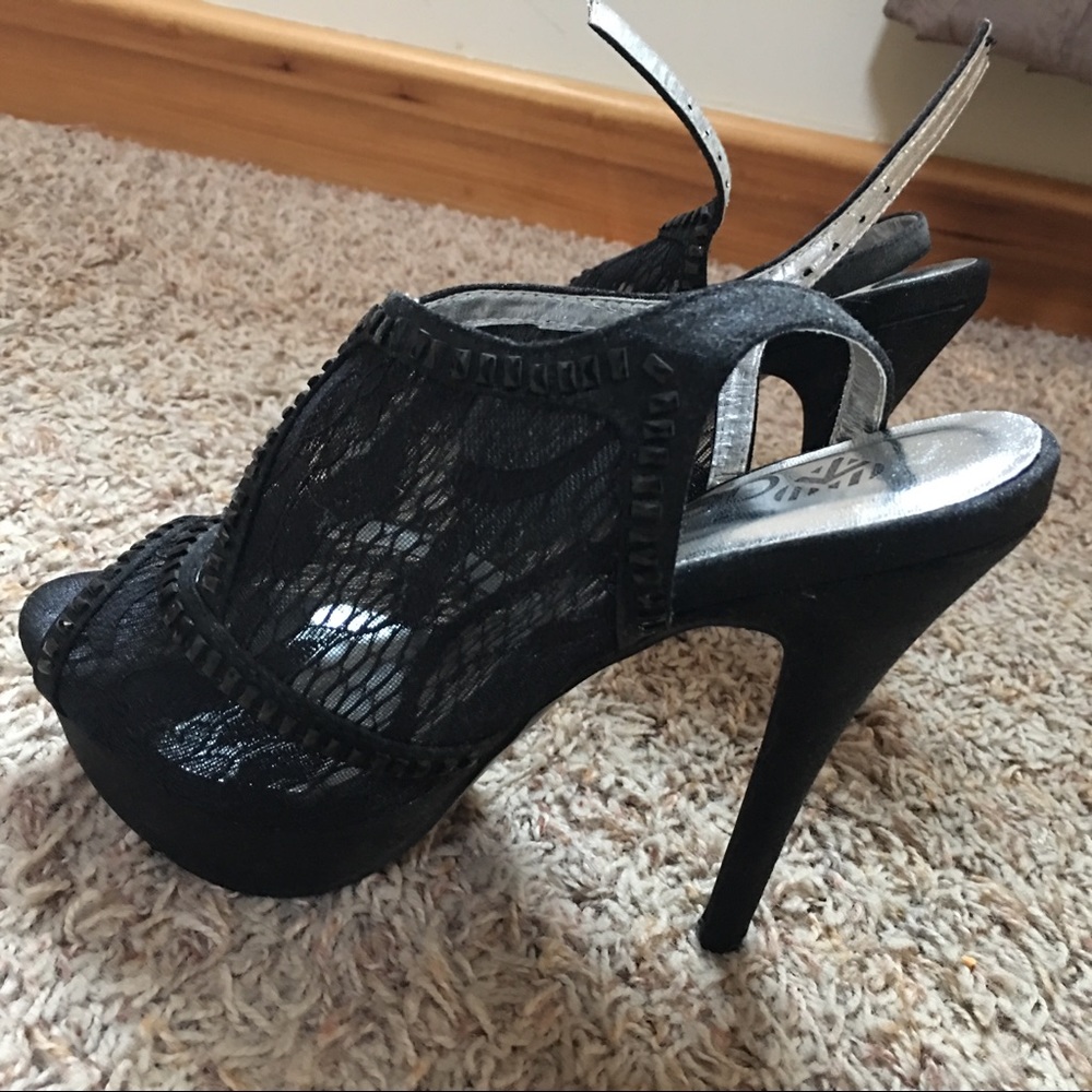 Shoes - Picture 5 of 6